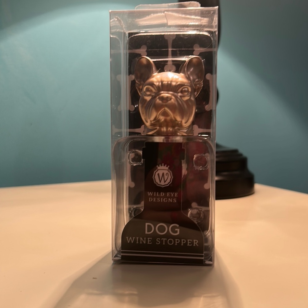 Wine Bottle Stopper Wild Eye Designed Bull Dog Gold Color opened Box Never Used